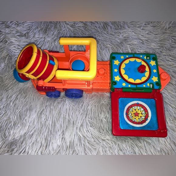 Fisher Price ‘04 Peek a Boo Blocks Train, + 5 Little People + 1998 Circus Train - Picture 7 of 7